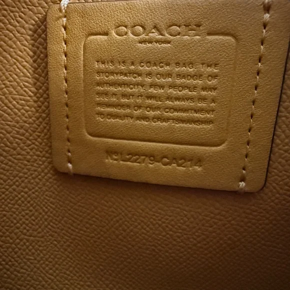 Coach Forest Green Bucket Bag w/Wallet - Picture 8 of 12